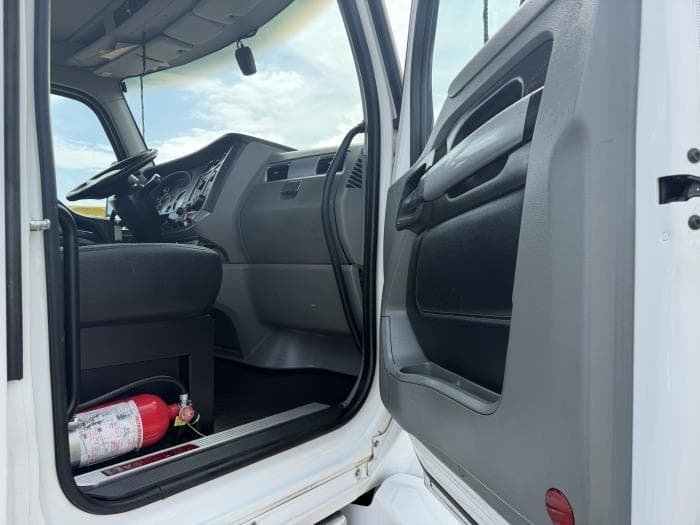2021 Kenworth T680 — photo 21