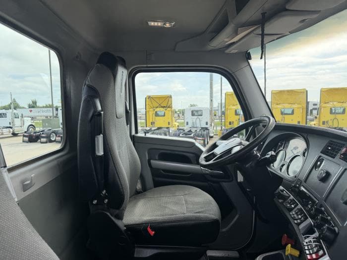2021 Kenworth T680 — photo 22