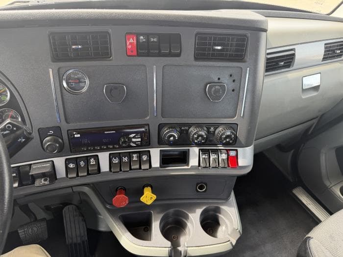 2021 Kenworth T680 — photo 28