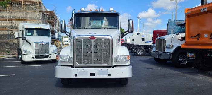 2022 Peterbilt 567 — photo 2
