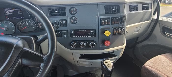 2022 Peterbilt 567 — photo 17