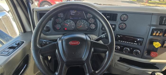 2022 Peterbilt 567 — photo 18