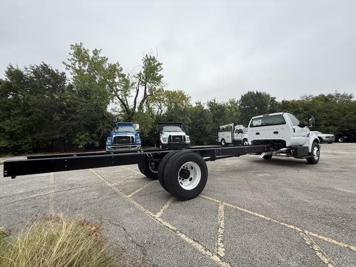 2027 Ford F-750 — photo 6