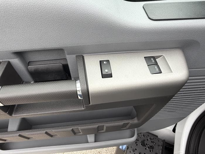 2027 Ford F-750 — photo 9