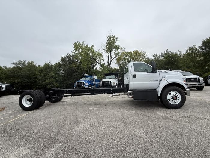 2027 Ford F-750 — photo 5