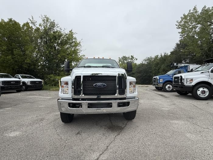 2027 Ford F-750 — photo 3