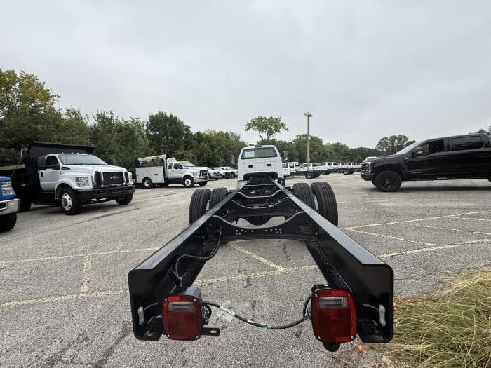 2027 Ford F-750 — photo 7