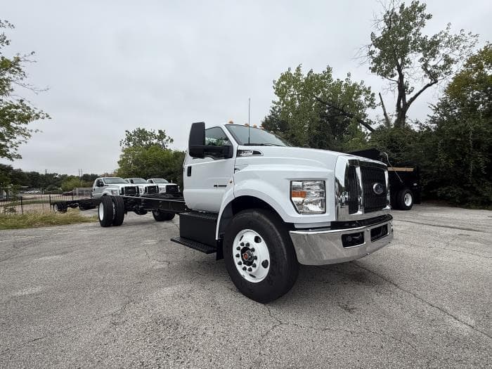 2027 Ford F-750 — photo 4