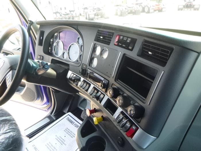 2022 Kenworth T660 — photo 18
