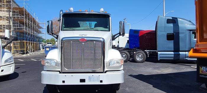 2022 Peterbilt 567 — photo 2