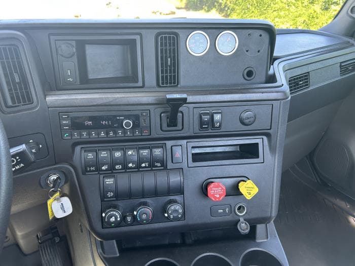 2024 International LT — photo 15