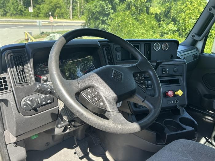 2024 International LT — photo 13