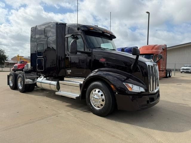 2023 Peterbilt 579 — photo 9