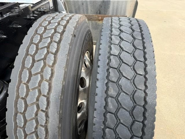 2023 Peterbilt 579 — photo 21