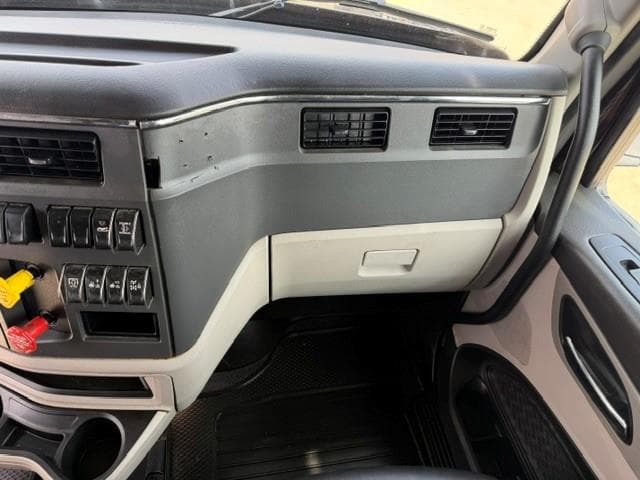 2023 Peterbilt 579 — photo 50
