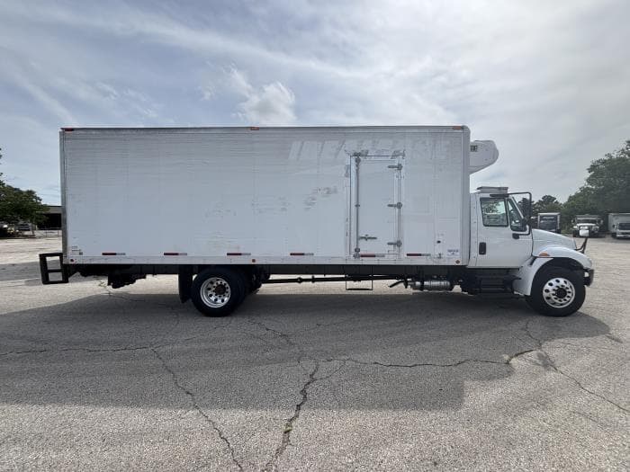 2018 International 4300 — photo 2