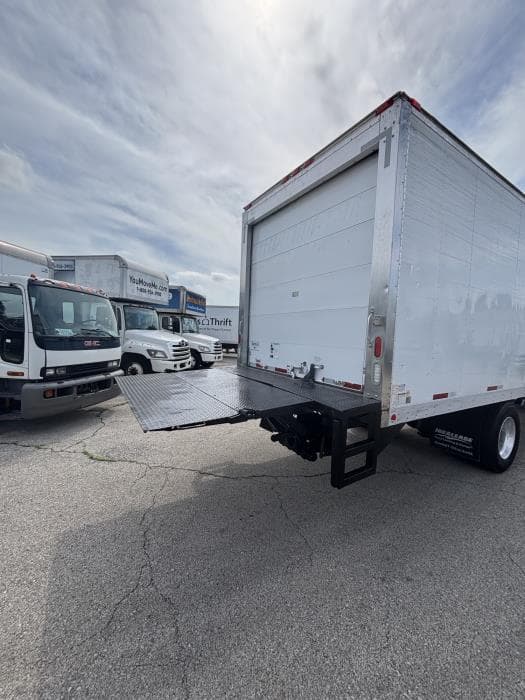 2018 International 4300 — photo 3