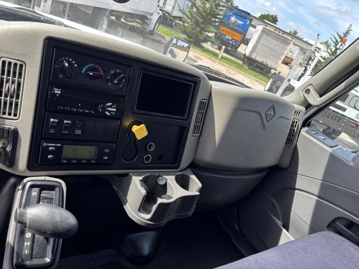 2018 International 4300 — photo 8