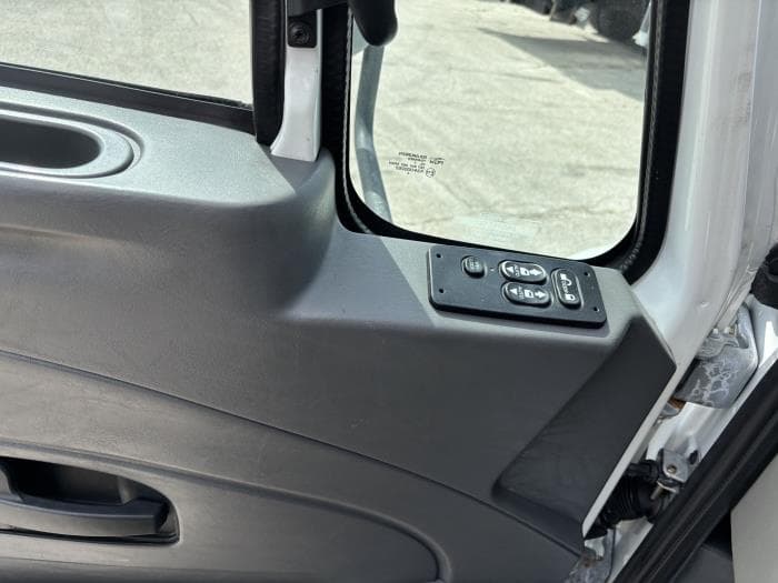 2018 International 4300 — photo 9