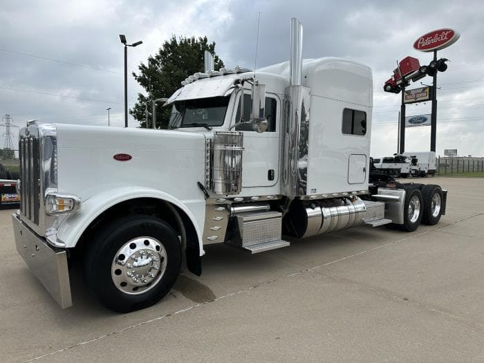 2024 Peterbilt 389 — photo 2