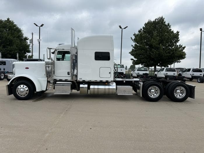 2024 Peterbilt 389 — photo 9