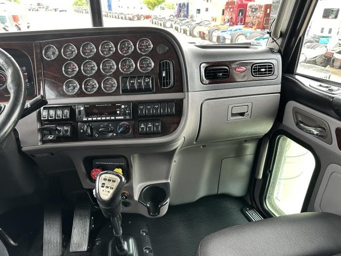 2024 Peterbilt 389 — photo 15