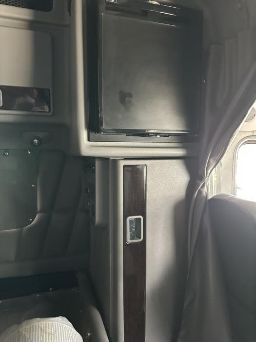 2024 Peterbilt 389 — photo 17