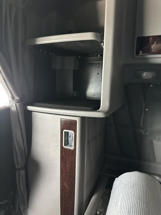2024 Peterbilt 389 — photo 18