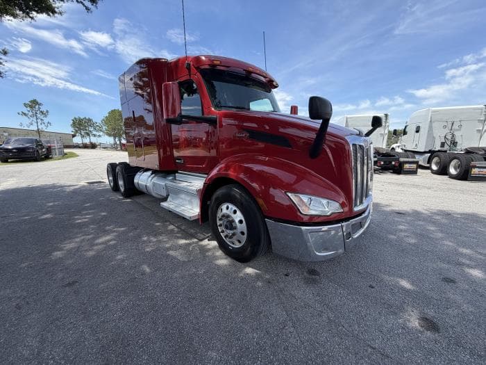 2023 Peterbilt 579 — photo 2
