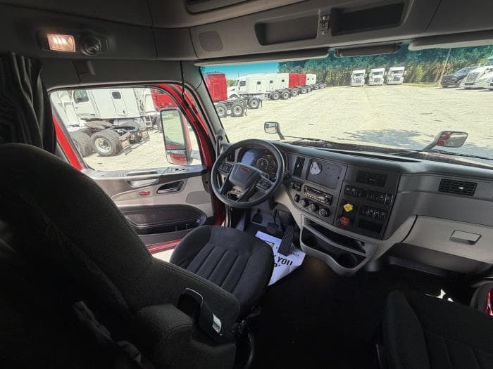 2023 Peterbilt 579 — photo 15