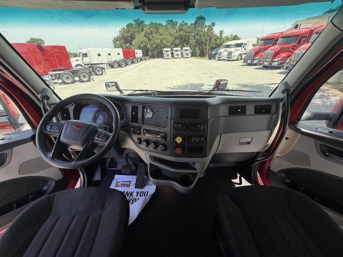 2023 Peterbilt 579 — photo 17