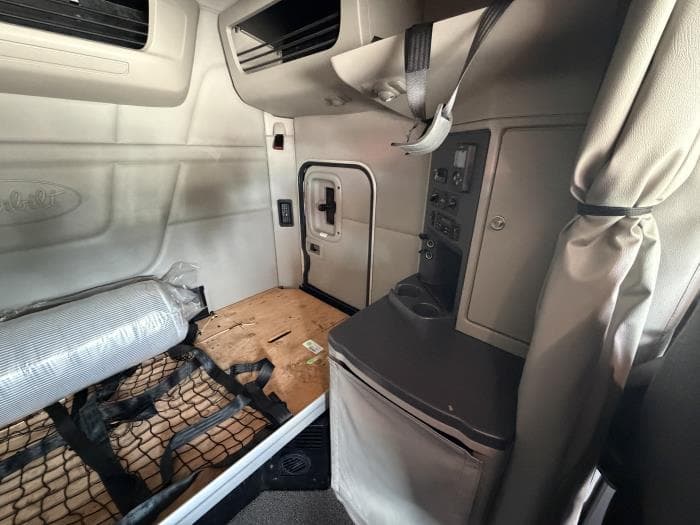 2023 Peterbilt 579 — photo 18