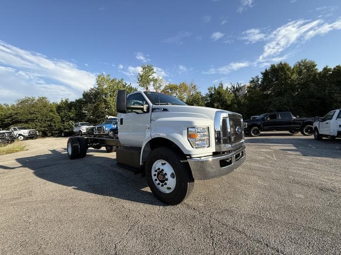 2027 Ford F-650 — photo 5
