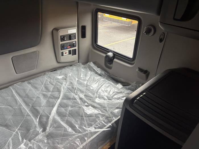 2023 International LT — photo 4