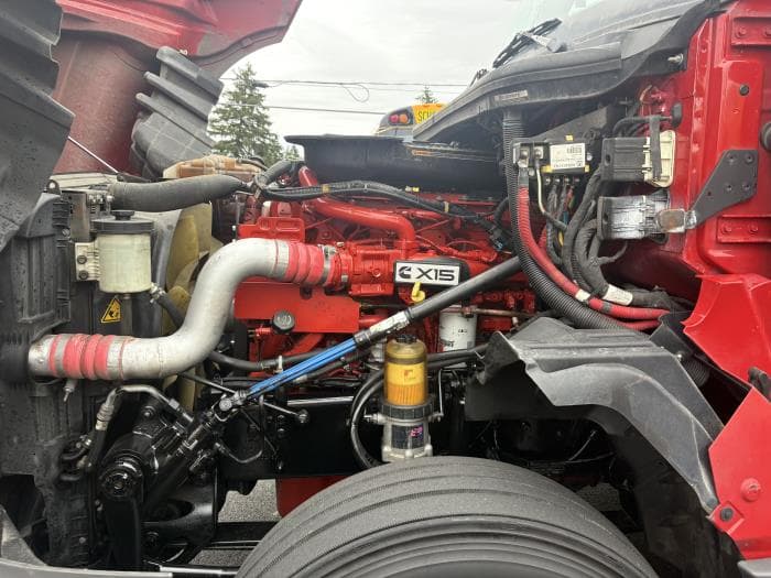 2023 International LT — photo 7