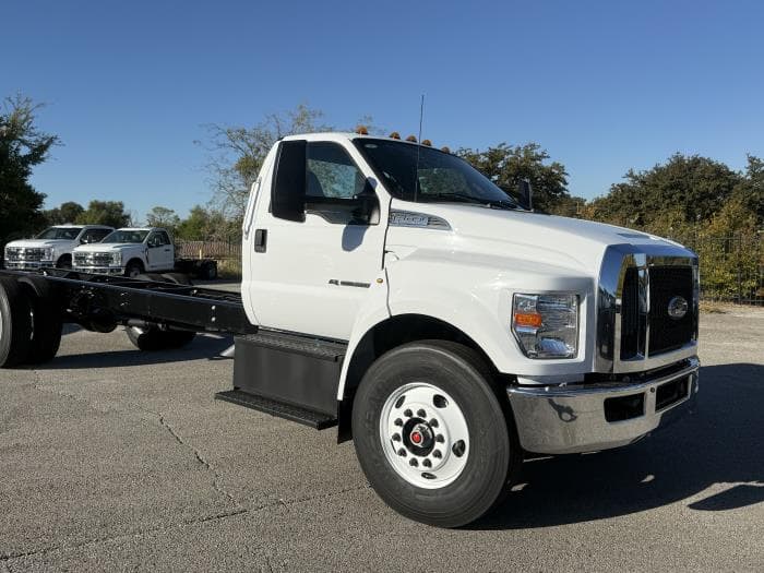 2027 Ford F-650 — photo 8
