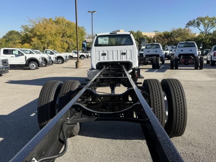 2027 Ford F-650 — photo 5