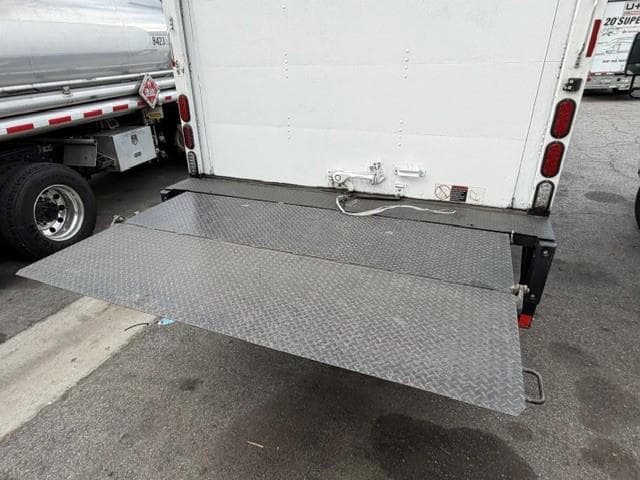 2023 Isuzu NRR — photo 5