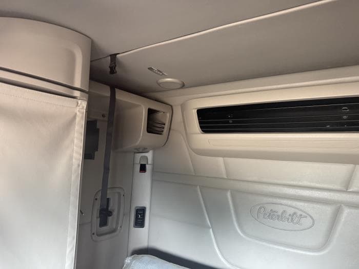 2023 Peterbilt 579 — photo 11