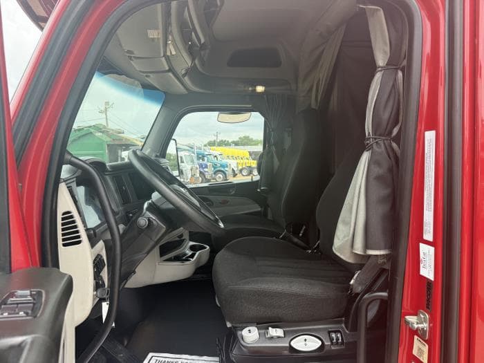 2023 Peterbilt 579 — photo 18