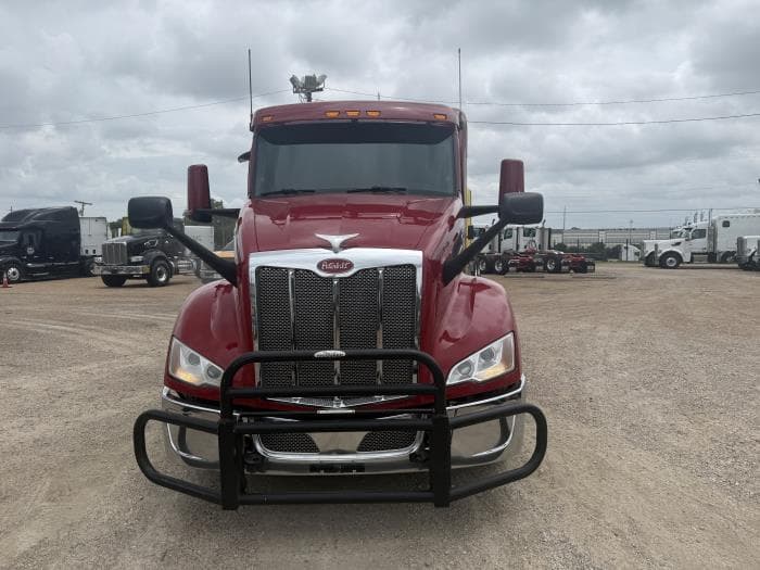 2023 Peterbilt 579 — photo 3