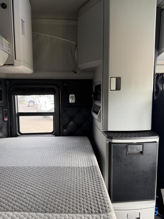 2024 Kenworth W990 — photo 25