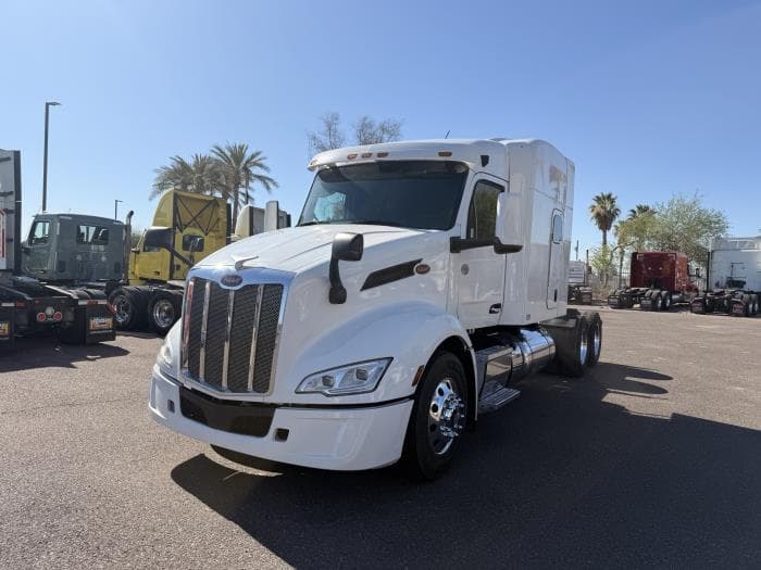 2022 Peterbilt 579 — photo 2