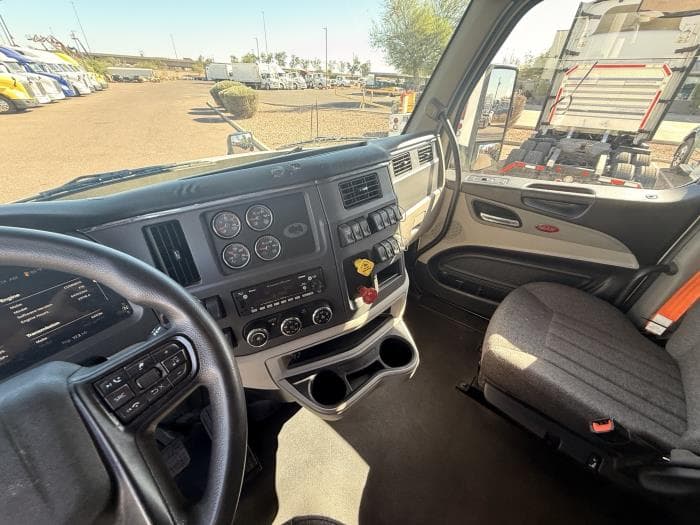2022 Peterbilt 579 — photo 13