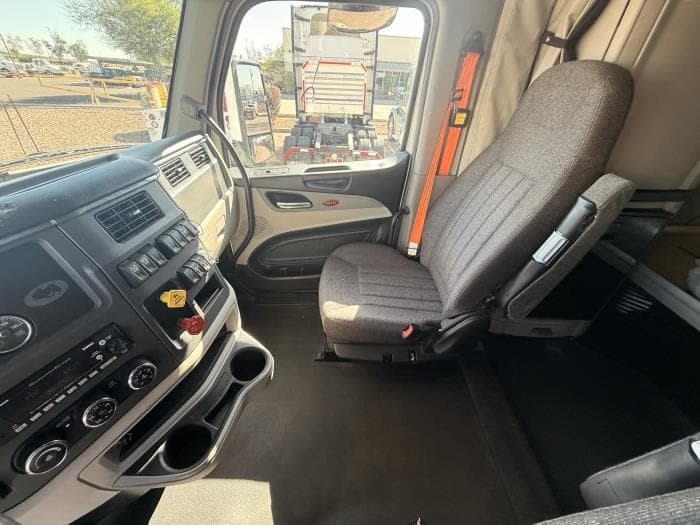 2022 Peterbilt 579 — photo 14