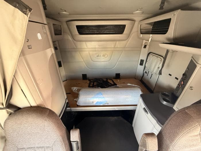 2022 Peterbilt 579 — photo 15
