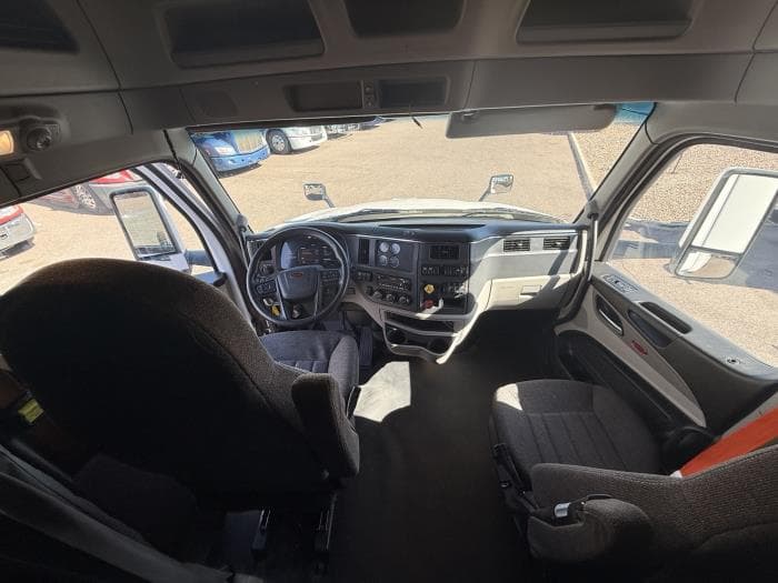 2022 Peterbilt 579 — photo 16
