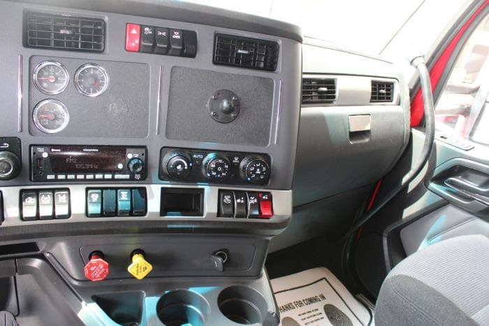 2022 Kenworth T680 — photo 12