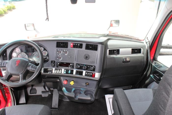 2022 Kenworth T680 — photo 13