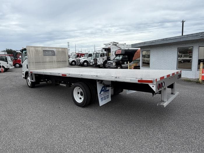 2025 Isuzu NRR in Orlando, FL — photo 4